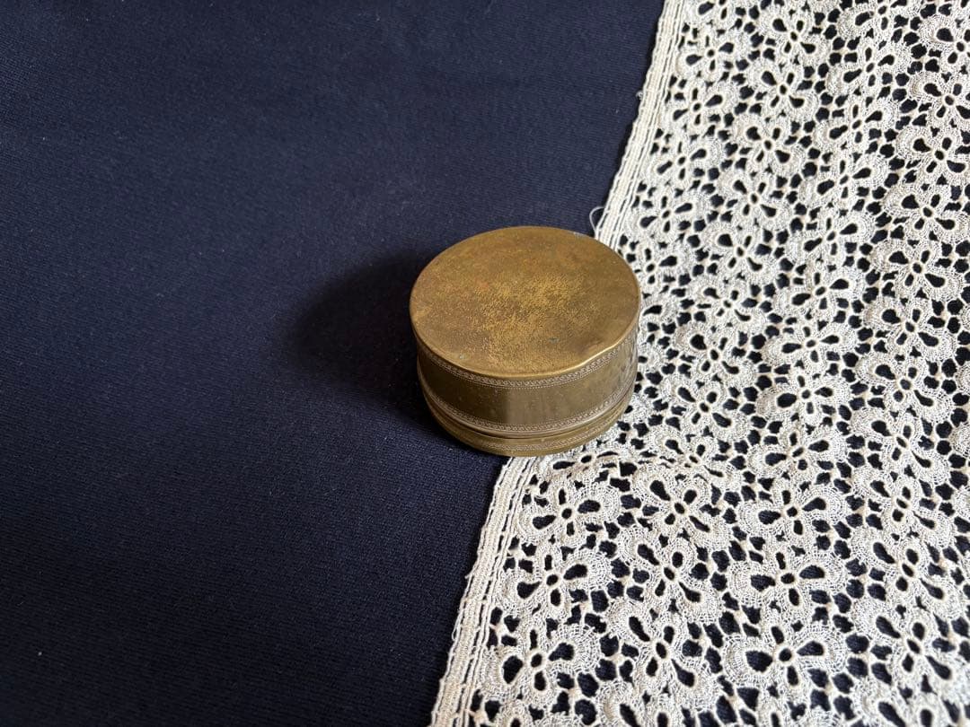 真鍮製パウダーケース　フランス　アンティーク