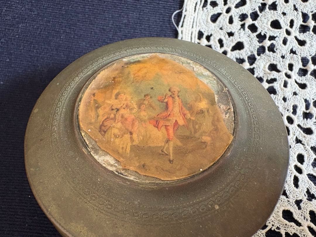 真鍮製パウダーケース　フランス　アンティーク