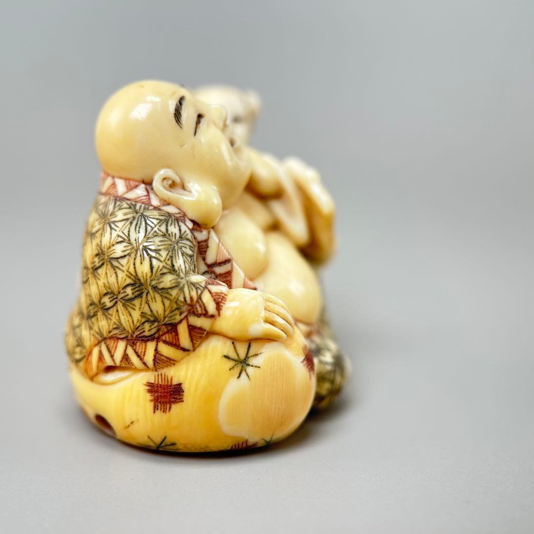 極上　根付　天然素材アンティーク骨董　飾り物　古美術　置物　細密細工　彫刻