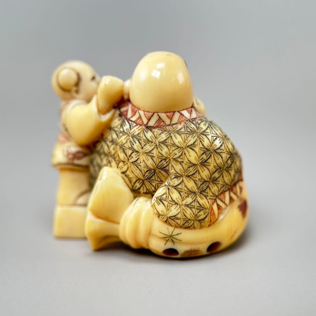 極上　根付　天然素材アンティーク骨董　飾り物　古美術　置物　細密細工　彫刻