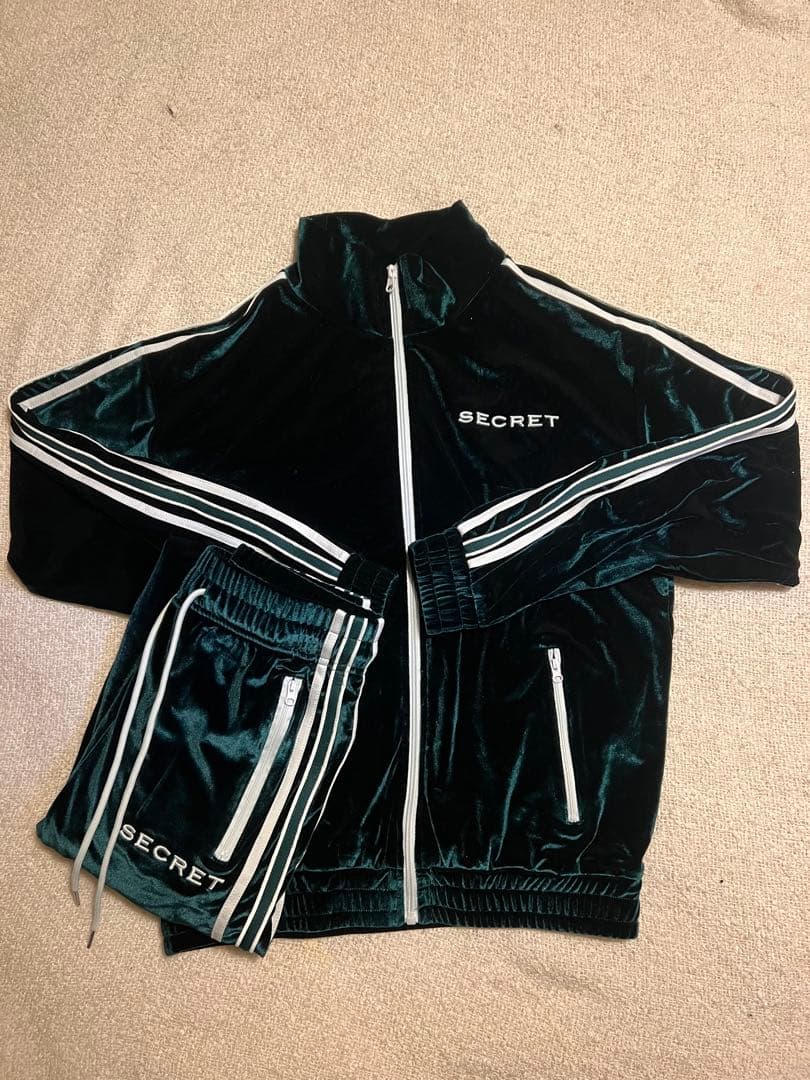 《新品》　SECRET ベロア　セットアップ　【最終値下げ】