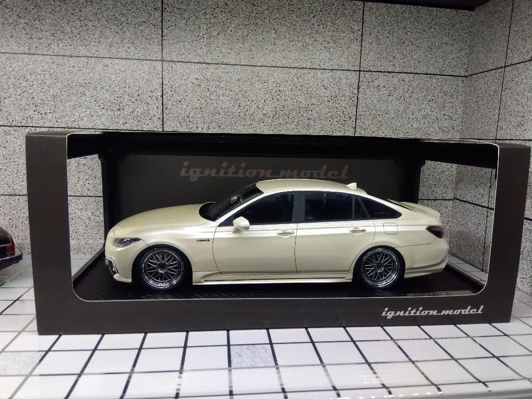 ミニカー 1/18 ignition model TOYOTA CROWN RS 220