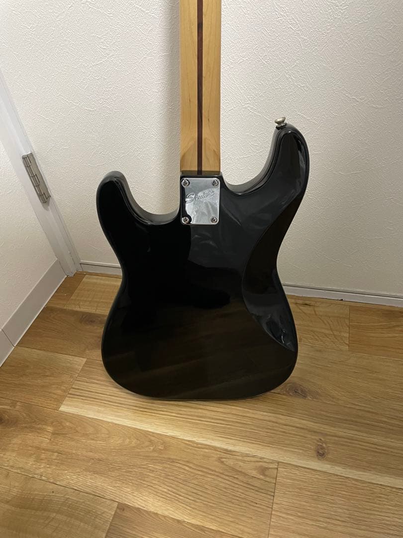 Squier 51 ブラック ストラト／テレ ハイブリッドモデル