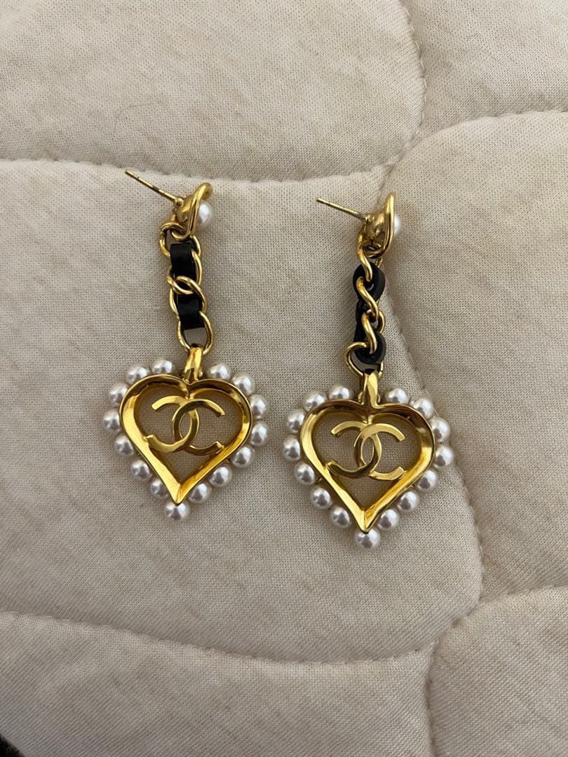 激レア　即完売　CHANEL パール×ハートピアス　お値下げ