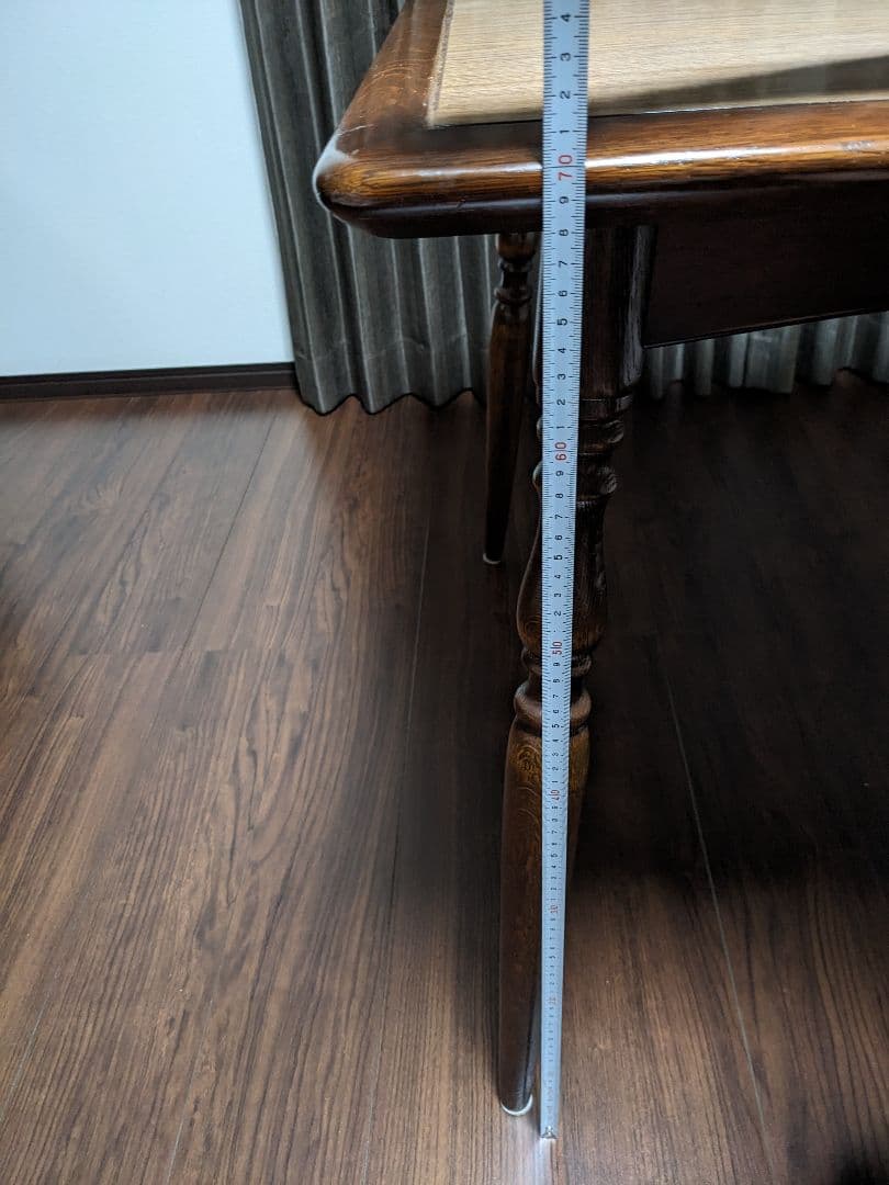 古く味のある木製テーブル 作業台 昭和レトロ アンティーク木製正方形 装飾的な脚