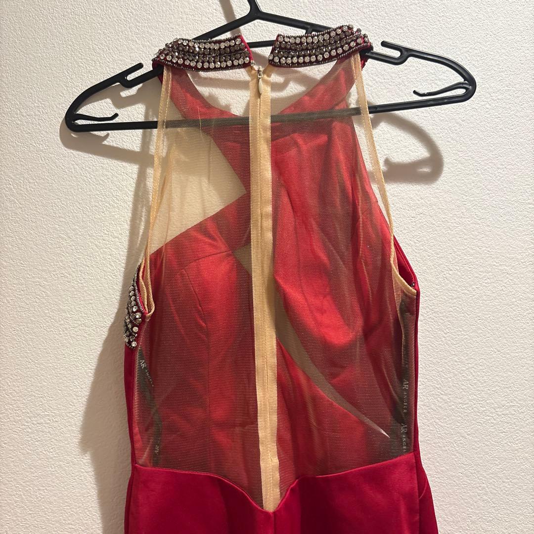 ビジュー付きハイネックレッドドレス