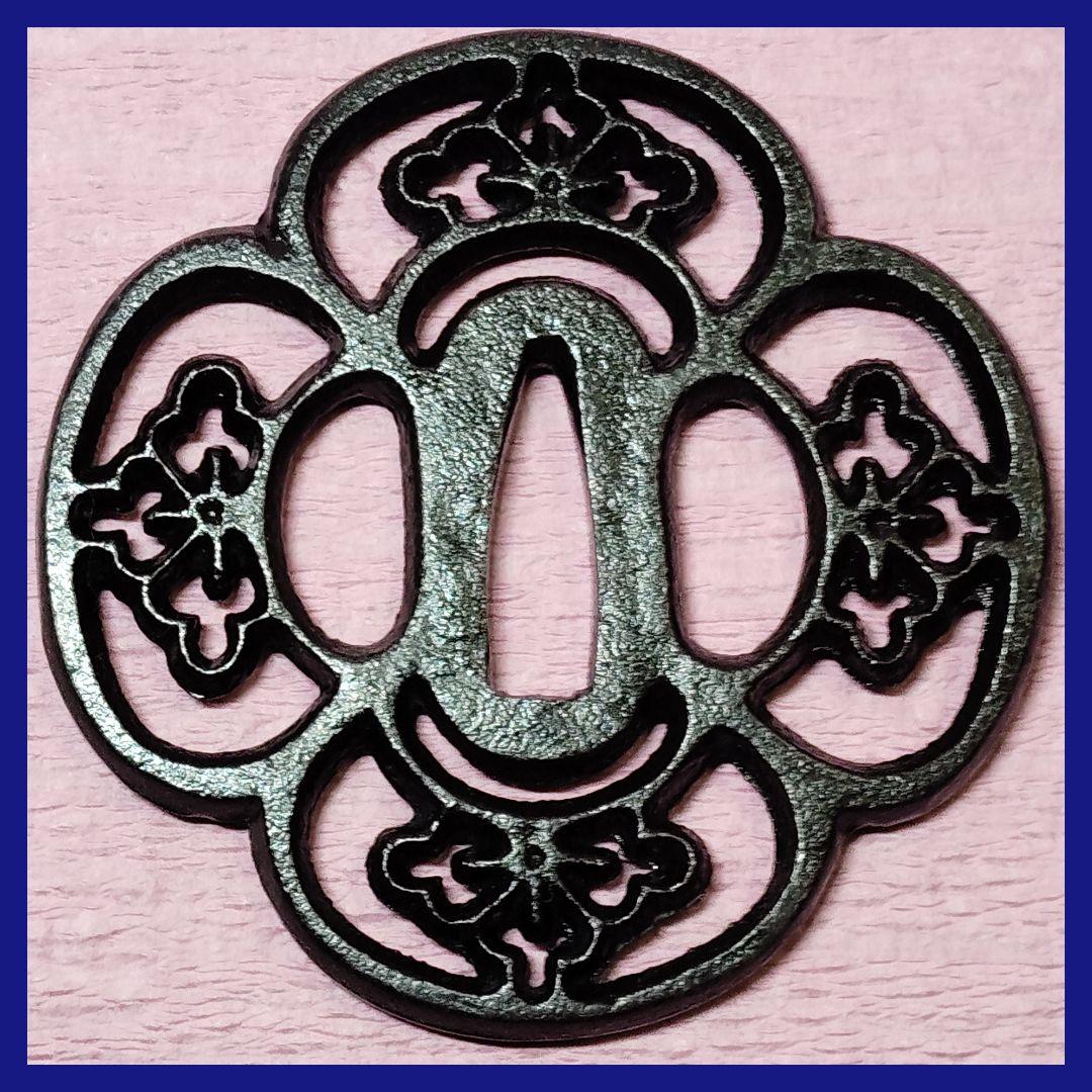 刀装具 鐔 鍔 無銘 鉄地 花菱図 木瓜形鐔 時代物