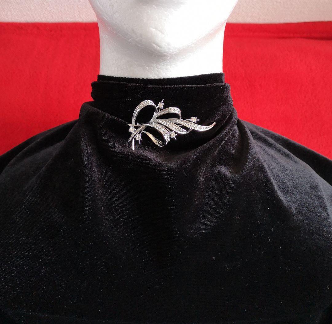 ブローチ 18金ホワイトゴールド製 アールヌーボーフォルム 硝子装飾 A12