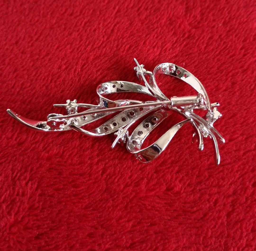 ブローチ 18金ホワイトゴールド製 アールヌーボーフォルム 硝子装飾 A12