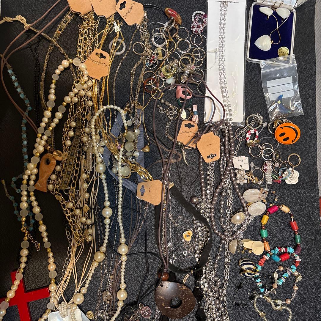 アクセサリーまとめ売り500点以上