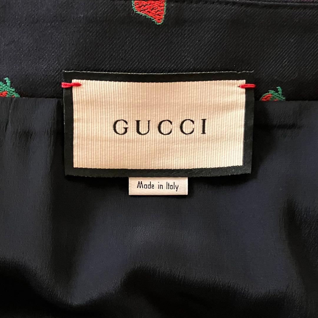 【GUCCI】いちご柄ネイビースカート