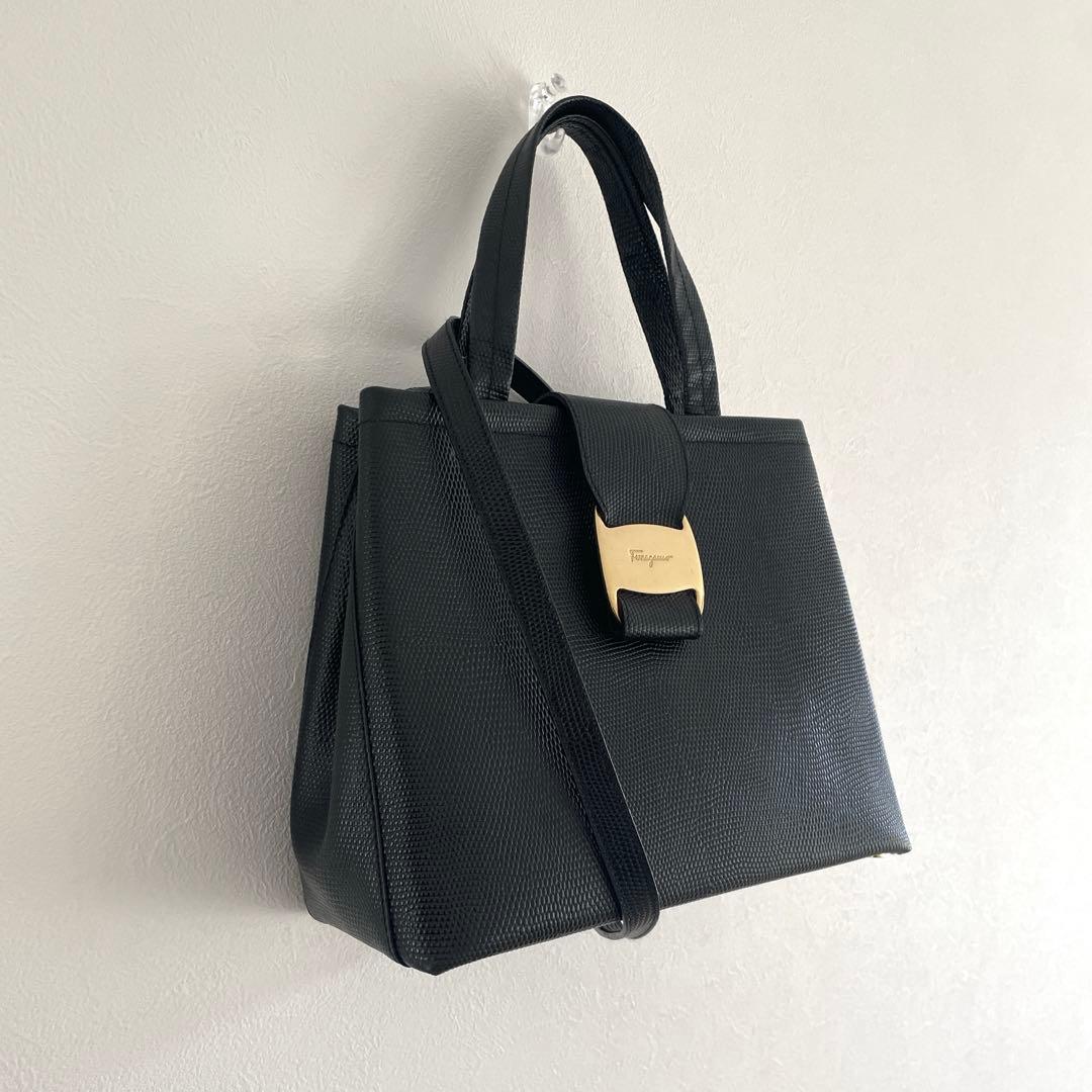 極美品✨サルヴァトーレフェラガモ　ヴァラリボン　2WAY ハンドショルダー　くろ
