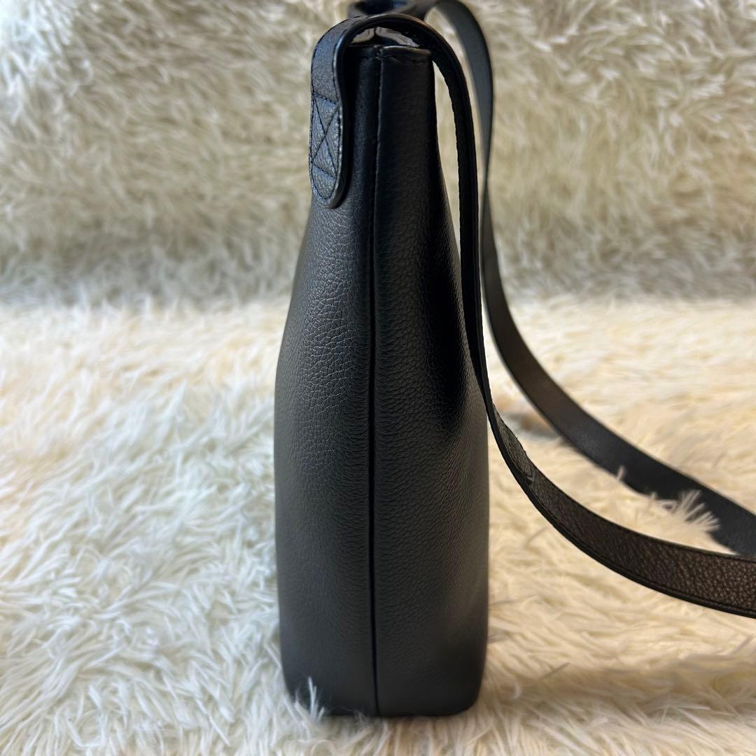 極美品　CLASKA クラスカ　シンプルレザーショルダーバッグ　斜めがけ　黒