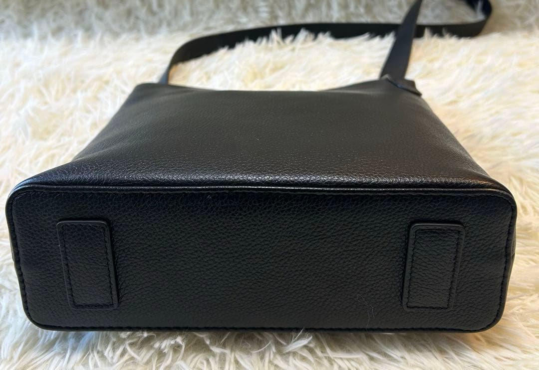 極美品　CLASKA クラスカ　シンプルレザーショルダーバッグ　斜めがけ　黒