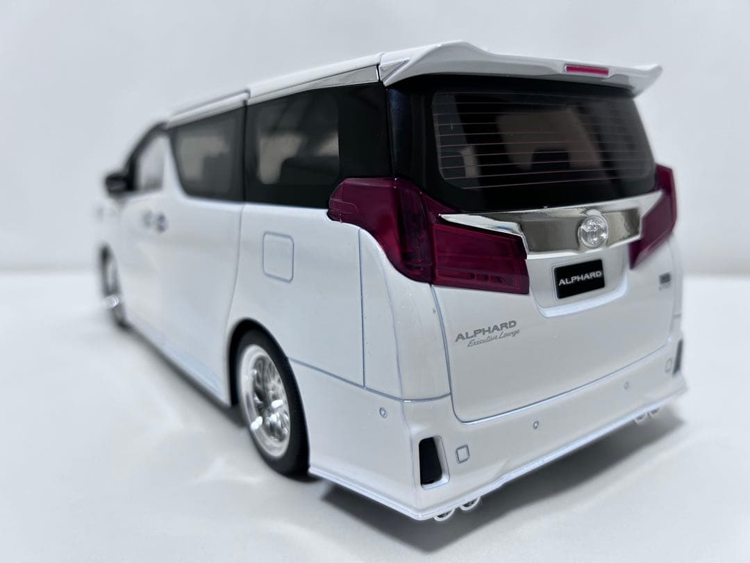 アルファード 30系 1/18 モデルカー