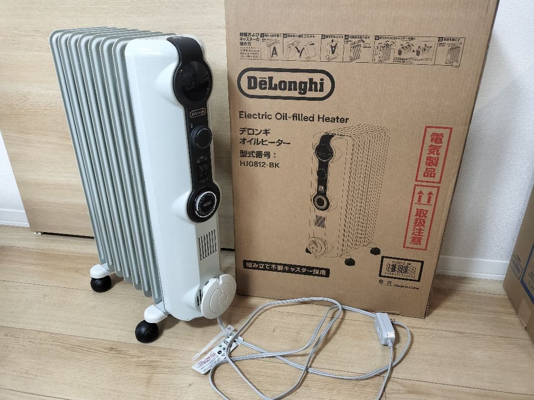 【箱、説明書あり】デロンギ　オイルヒーター　HJ0812-BK