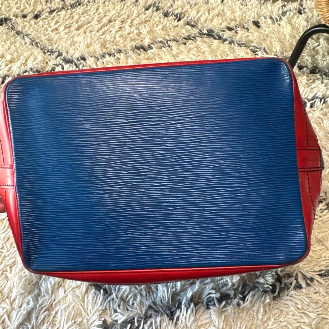 Louis Vuitton エピレザー バケットバッグ