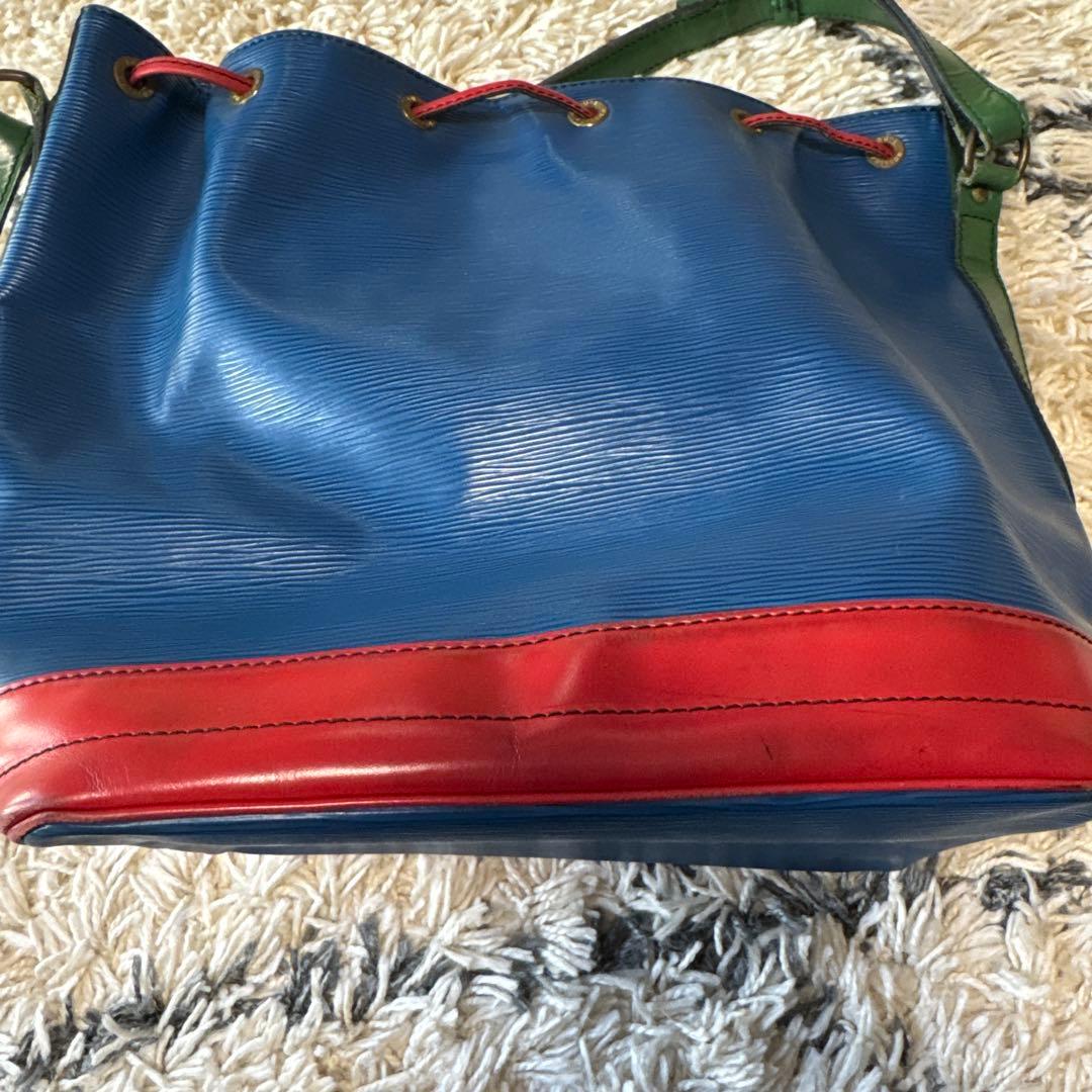 Louis Vuitton エピレザー バケットバッグ