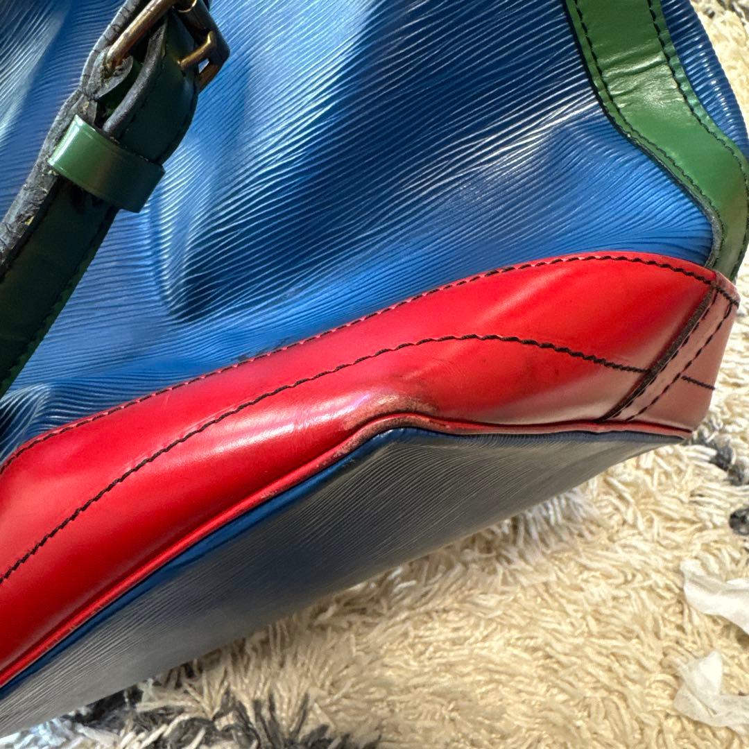 Louis Vuitton エピレザー バケットバッグ