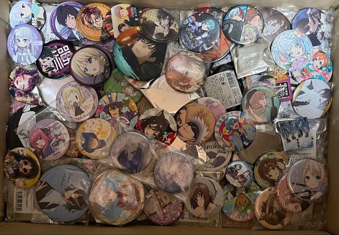 アニメグッズ　キャラクターグッズ 缶バッジ まとめ売り　1200個以上一箱限定