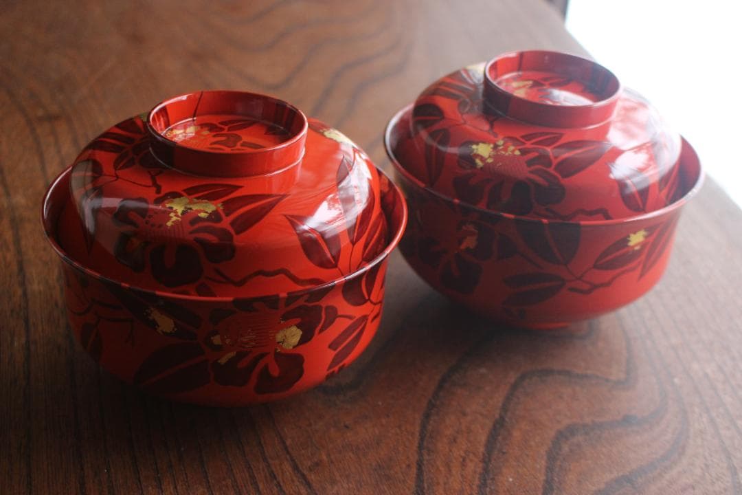 デッドストック！上質朱漆に風情ある椿蒔絵の映える煮物椀2点（検輪島塗懐石椀雑煮椀