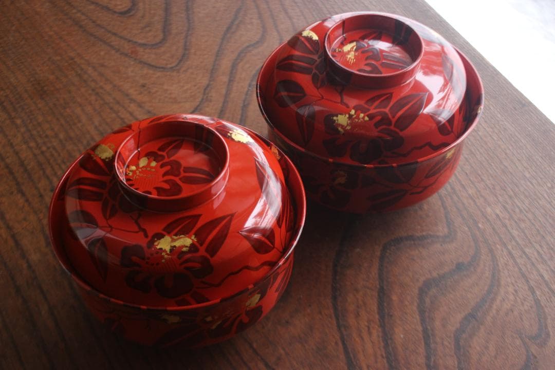 デッドストック！上質朱漆に風情ある椿蒔絵の映える煮物椀2点（検輪島塗懐石椀雑煮椀