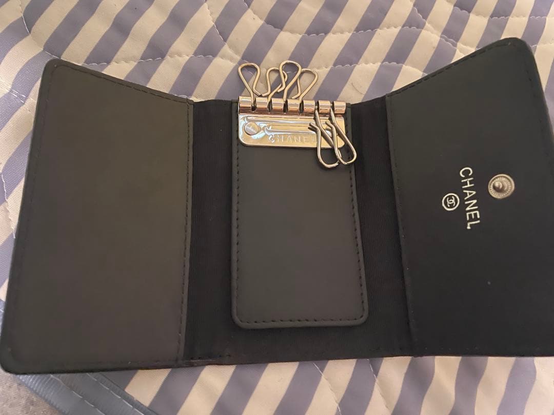 CHANEL ブラック レザー キーケース
