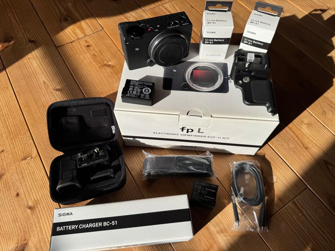 SIGMA fp L EVF-11 KIT +レンズ2本、予備バッテリー2本