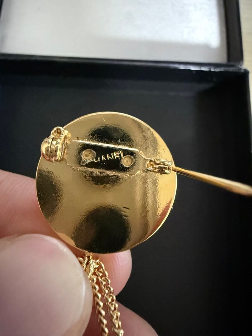 CHANEL ゴールド ハンドバッグ型ブローチ　ヴィンテージ