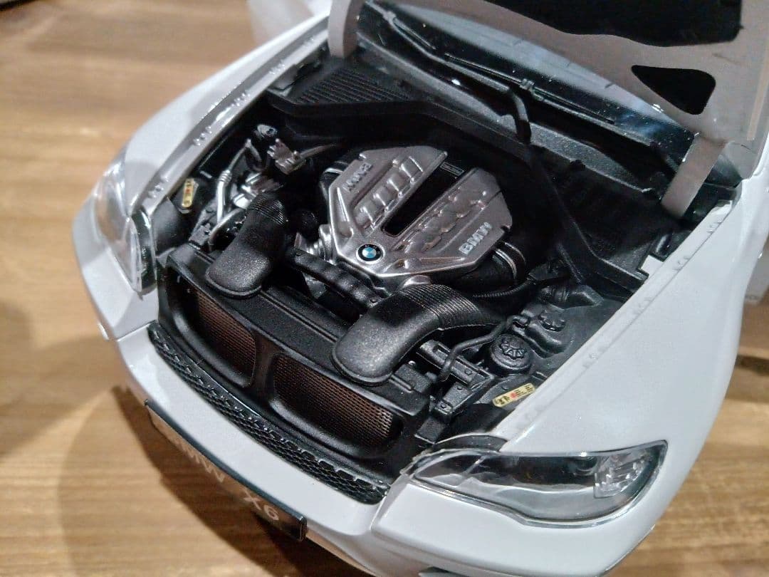 1/18 京商　BMW X6 xDrive 50i ミニカー　ホワイト