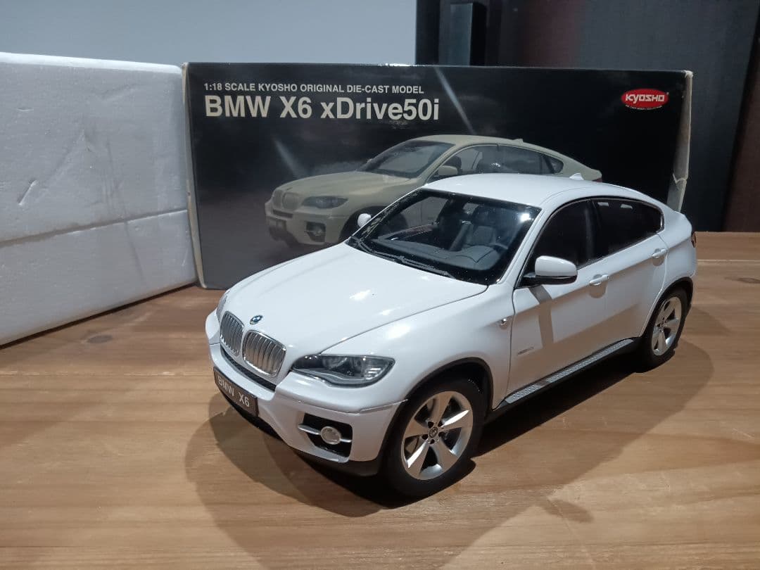 1/18 京商　BMW X6 xDrive 50i ミニカー　ホワイト