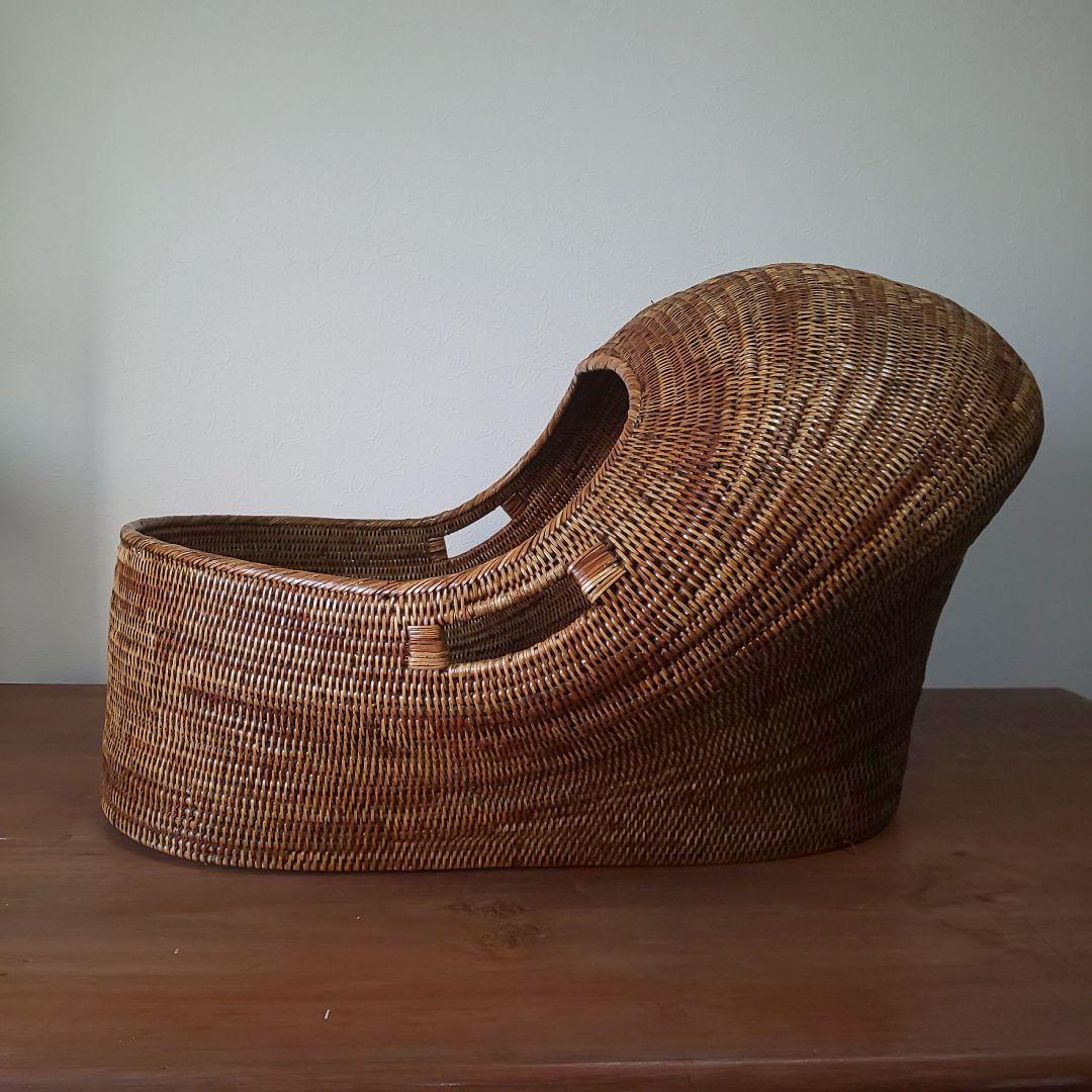 丸みを帯びたラタン製 ベビーベット アンティーク