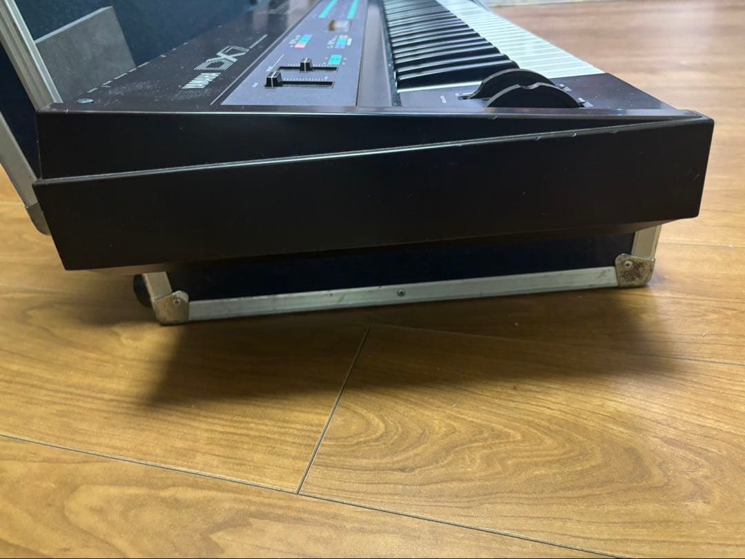 YAMAHA DX7 シンセサイザー　ハードケース付