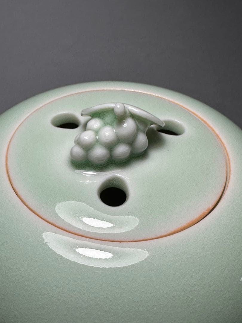九谷焼　西田健二　作　青磁　香炉　葡萄のつまみ　美品