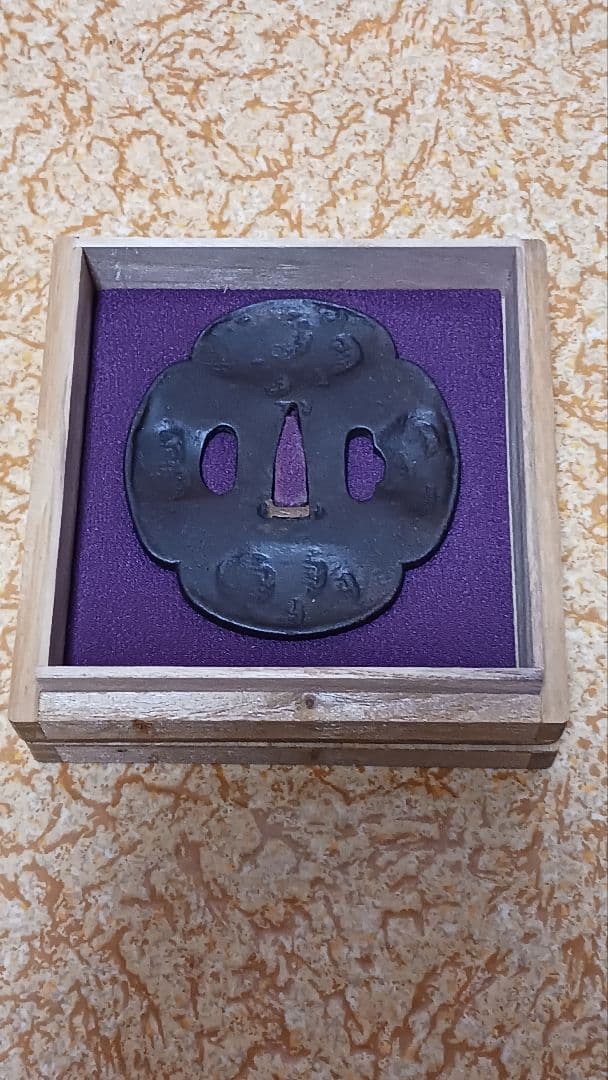 時代物　天法鍔　鉄地　木瓜形　文字打込図　 鉄鍔　 刀装具