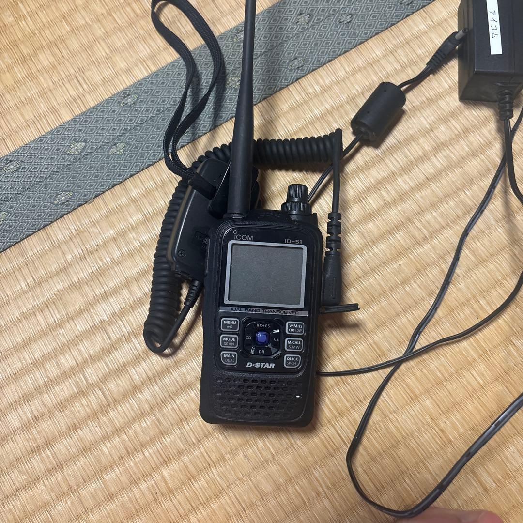 IC-51 D-STAR トランシーバー 充電器付き