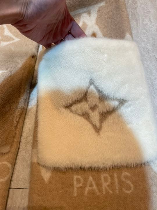 LOUISVUITTONルイヴィトンエシャルプコールドレイキャビックマフラー