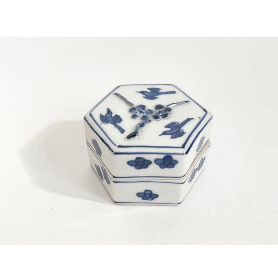 陶芸家　川瀬竹春　古染付写　六角　香合　梅に鶯　箱なし