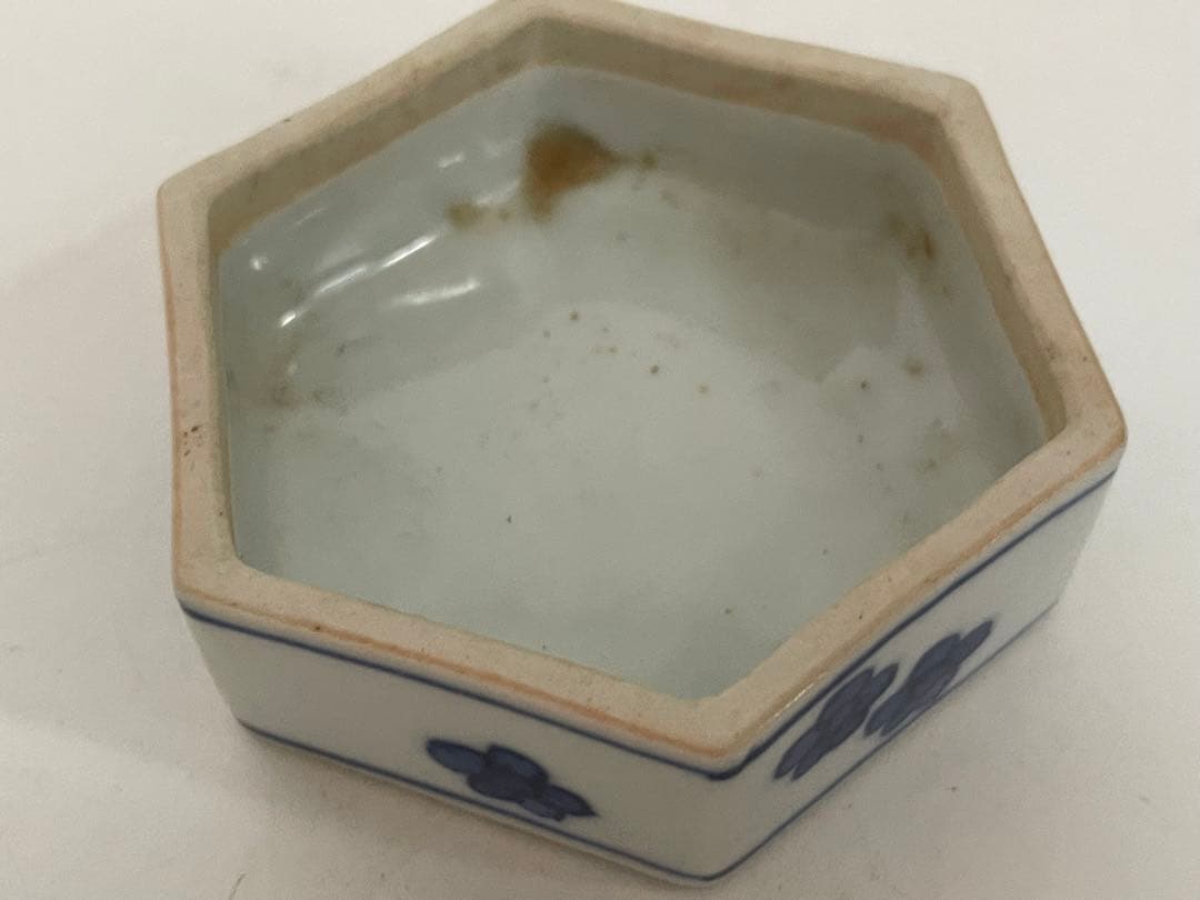 陶芸家　川瀬竹春　古染付写　六角　香合　梅に鶯　箱なし