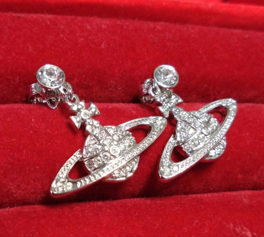 Vivienne Westwooオーブピアス　シルバー縦2.5cm 横2.5cm