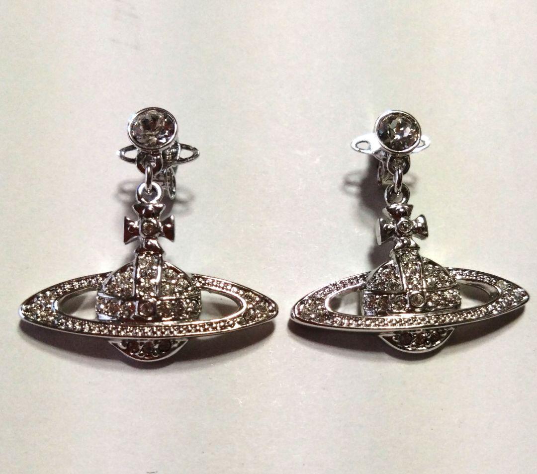 Vivienne Westwooオーブピアス　シルバー縦2.5cm 横2.5cm