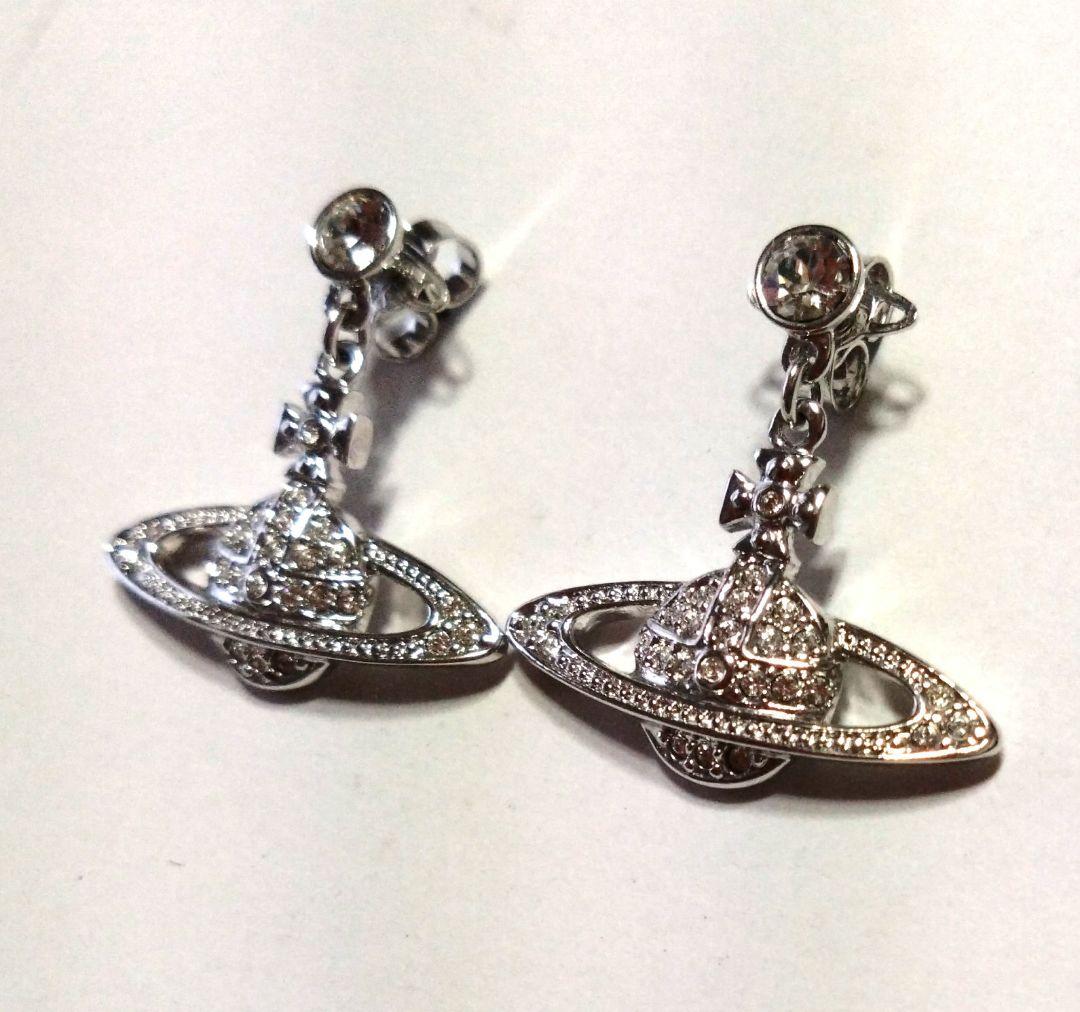 Vivienne Westwooオーブピアス　シルバー縦2.5cm 横2.5cm