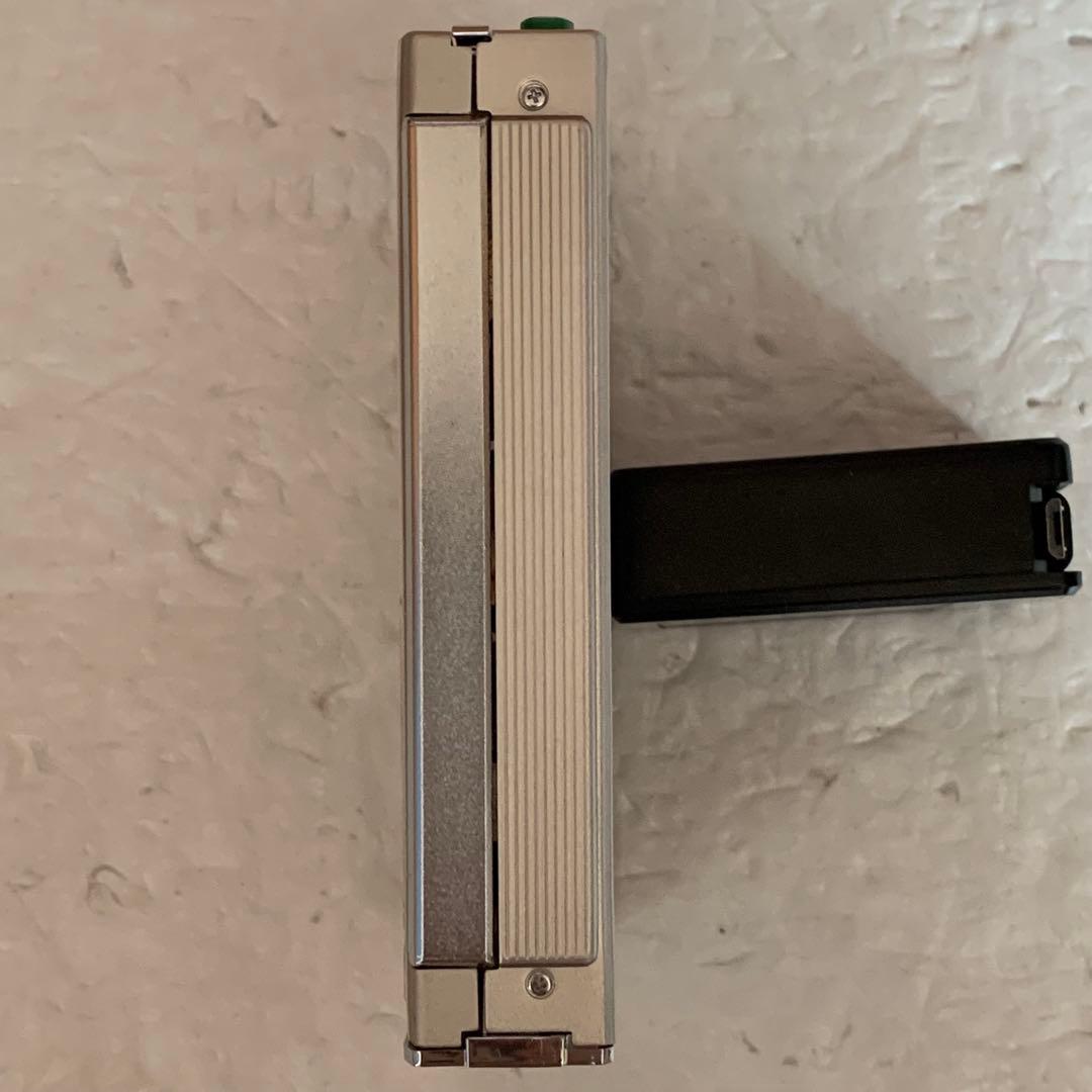 ジャンク ソニー SONY WALKMAN WM-R202 壊れています