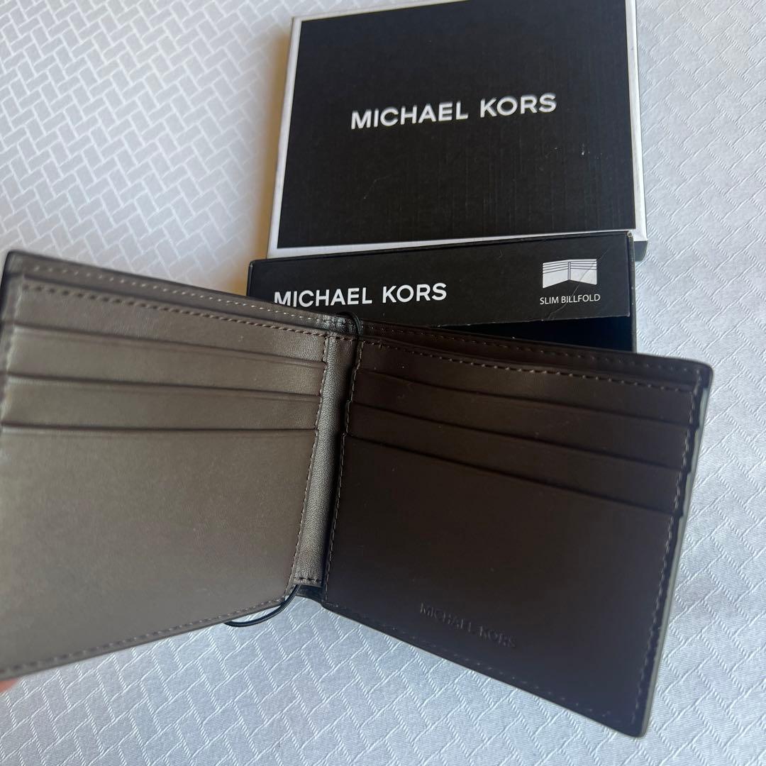 新品新作MICHAEL KORS ロゴ入り　スリム二つ折り財布 メンズ4万の品