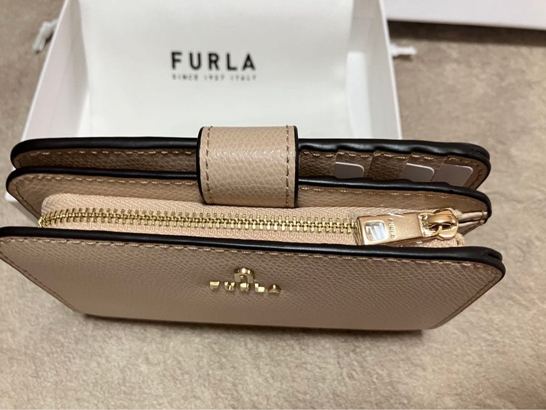 新品未使用 FURLAカメリア二つ折り財布 ベージュ