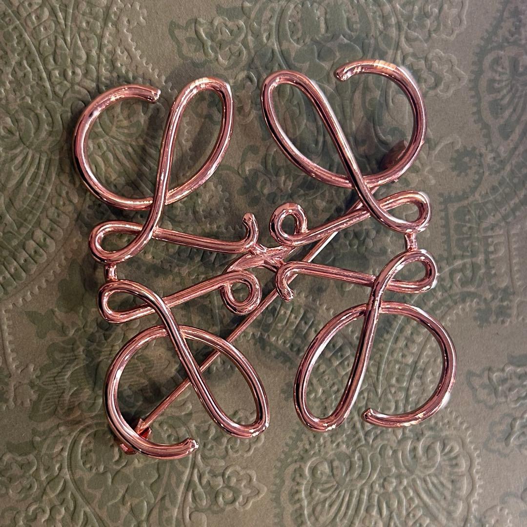 ロエベ　ローズゴールド　ブローチ