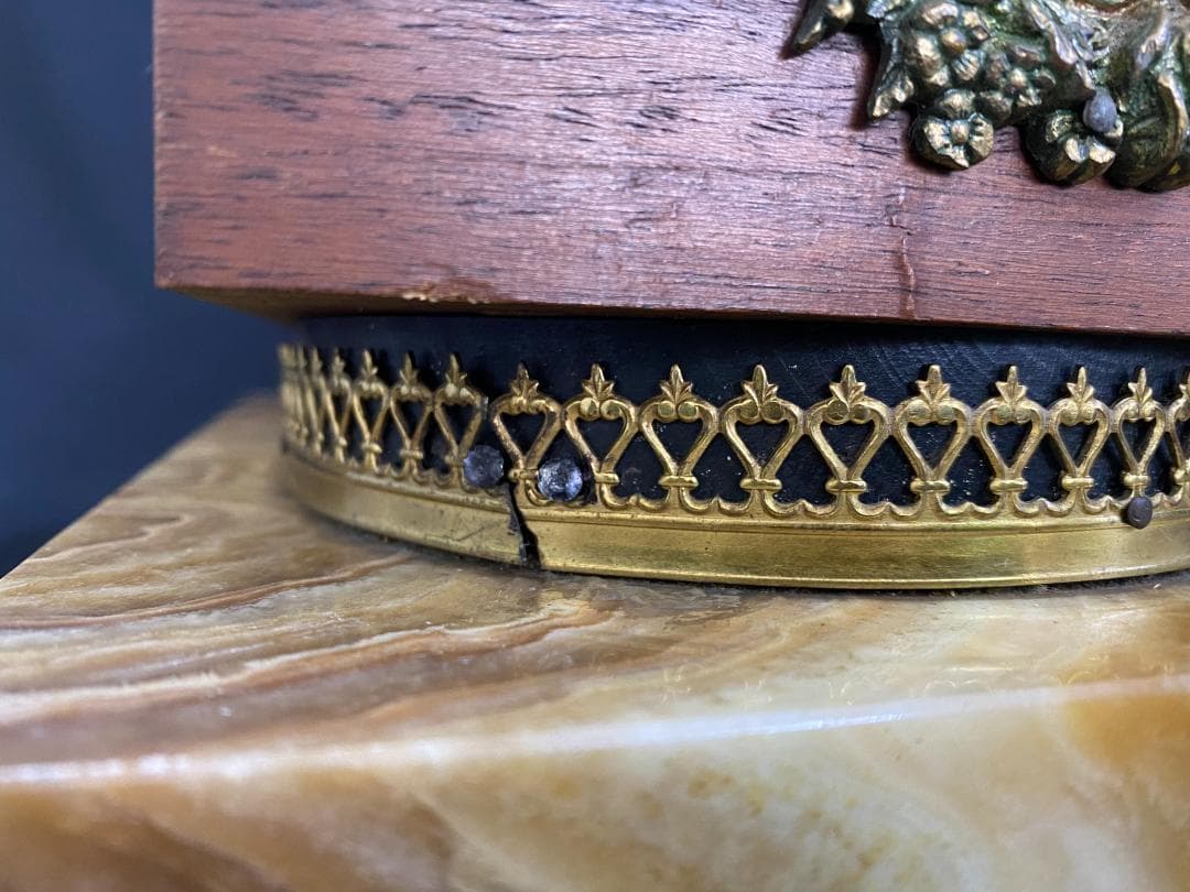 ドイツ製　マントルピース時計　イーグルVS.スネーク