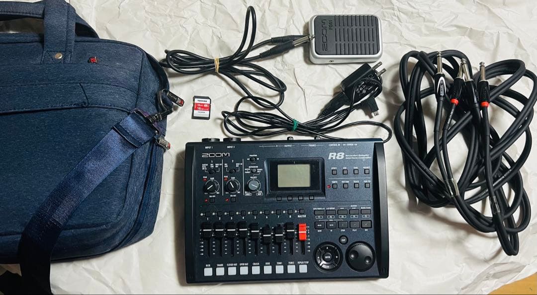 ZOOM R8 MTRとSDカード付き16GBとフットペダルとケースとシールド