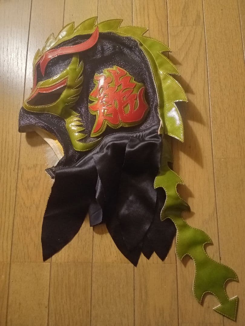 値下げ！ウルティモドラゴン&タイガーマスク ハーフ サイン入りプロレスマスク