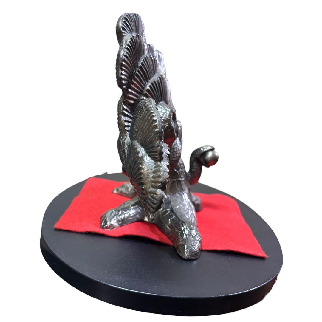 台座付き 銀白色 金属工芸 松 蛇 縁起物 干支 置物 オブジェ